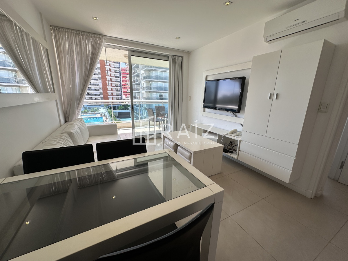 Apartamento ID.10956 - Venta apartamento 1 dormitorio Punta del Este edificio Sol y Luna 2