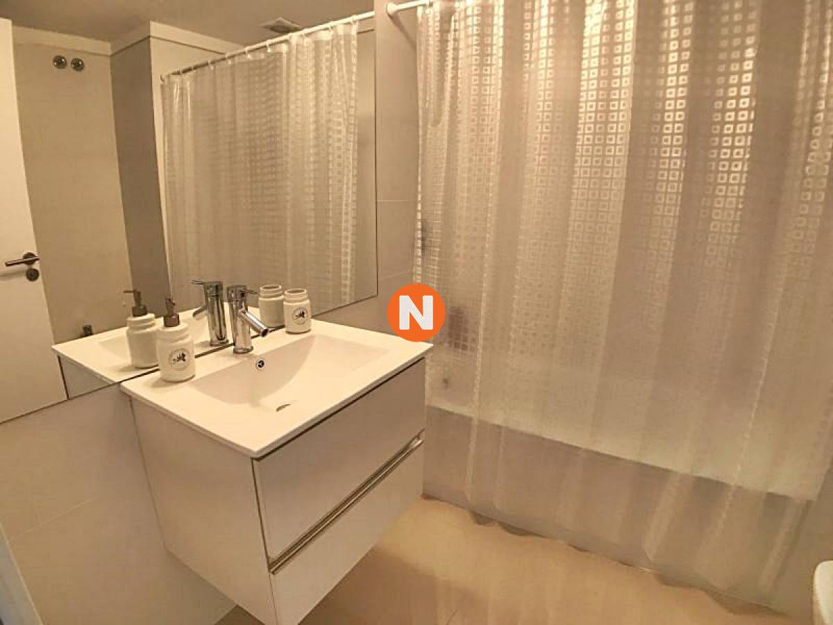 Apartamento Ref.225198 - Venta apartamento dos dormitorios Punta del este Playa Brava edificio Torre esmeralda