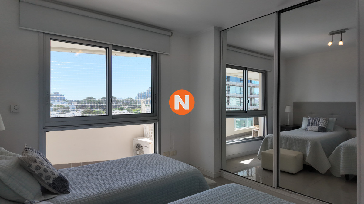 Apartamento Ref.225197 - Venta apartamento dos dormitorios Punta del Este Playa Brava edificio Wind Tower