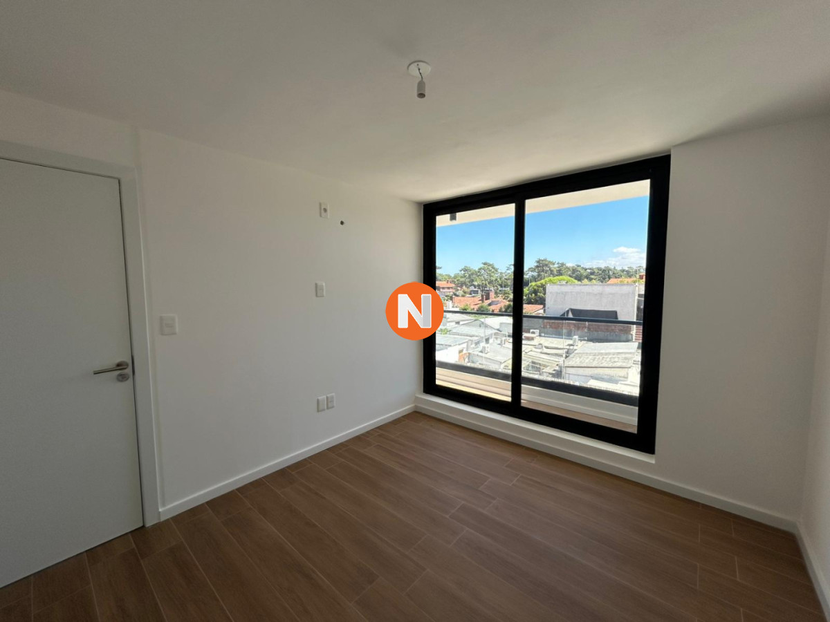 Apartamento Ref.225199 - Venta apartamento dos dormitorios Punta del este Playa Mansa Parrillero propio