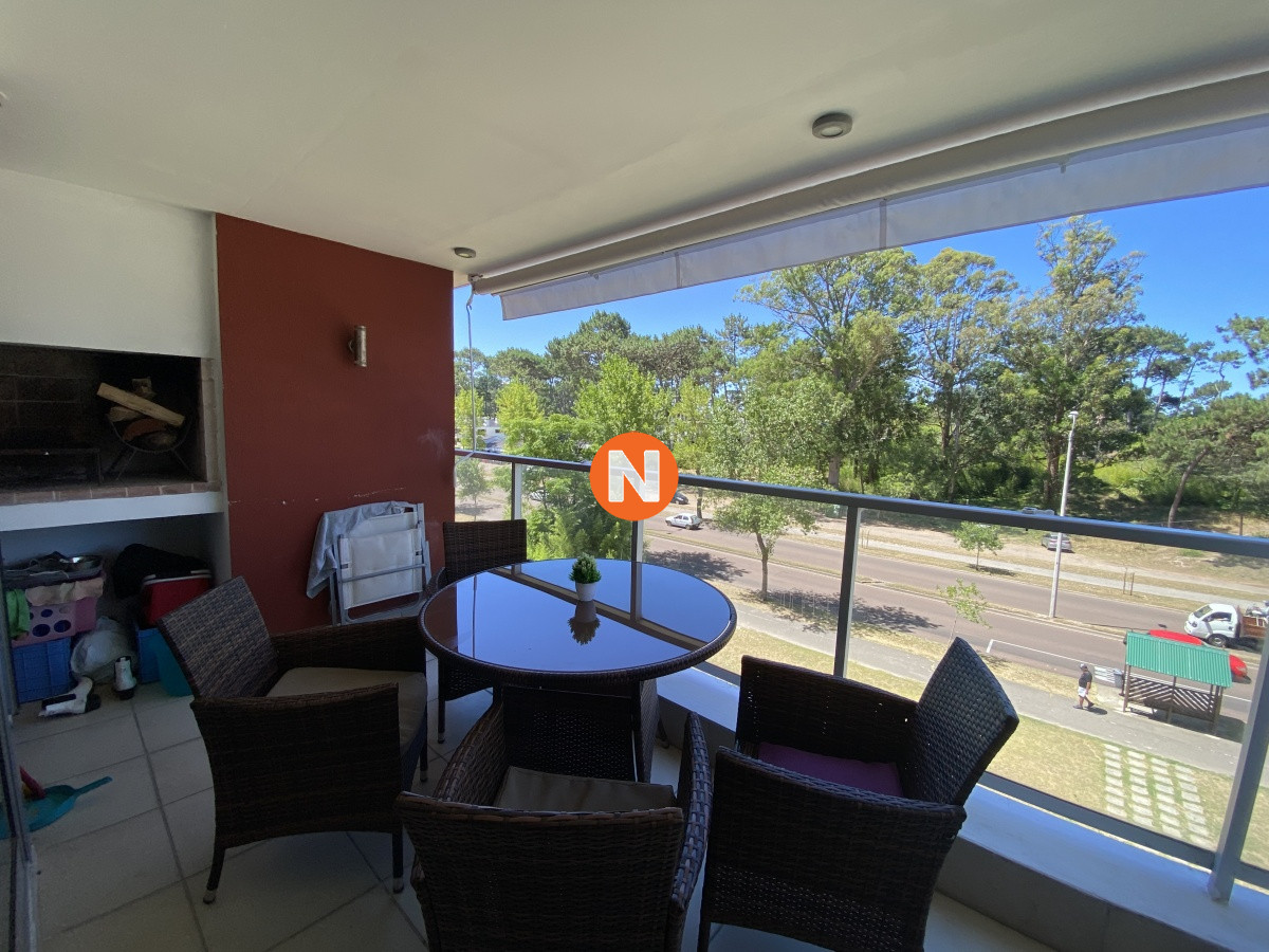 Apartamento Ref.225248 - Apartamento en venta 2 dormitorios,  2 baños .Roosevelt Punta del Este 