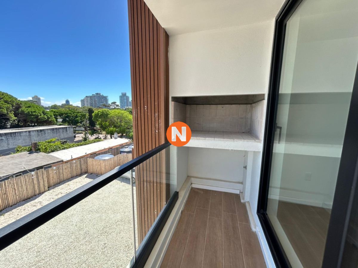 Apartamento Ref.225199 - Venta apartamento dos dormitorios Punta del este Playa Mansa Parrillero propio