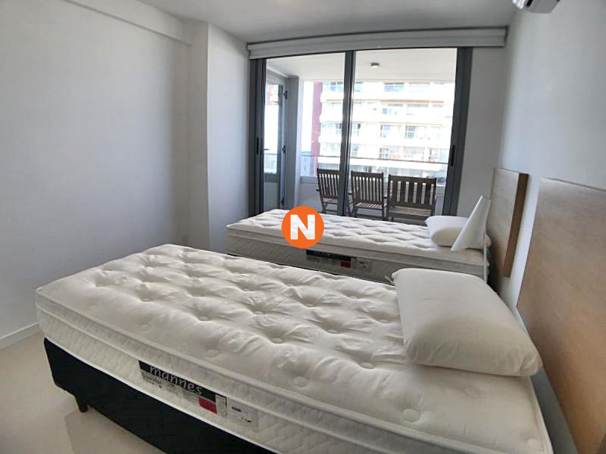 Apartamento Ref.225198 - Venta apartamento dos dormitorios Punta del este Playa Brava edificio Torre esmeralda