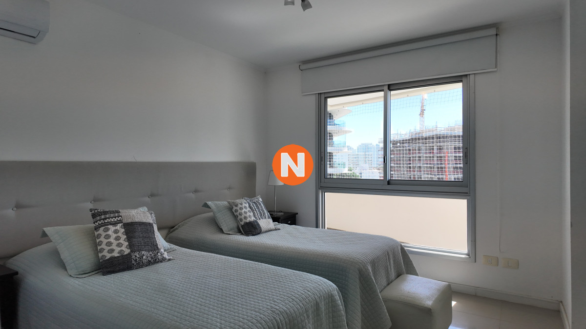 Apartamento Ref.225197 - Venta apartamento dos dormitorios Punta del Este Playa Brava edificio Wind Tower