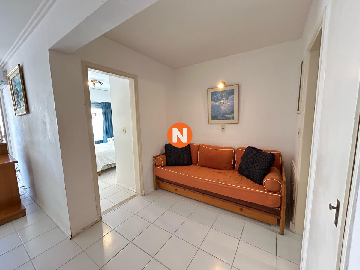 Apartamento Ref.225188 - Venta apartamento un dormitorio y medio punta del este edificio Triangulo Mansa