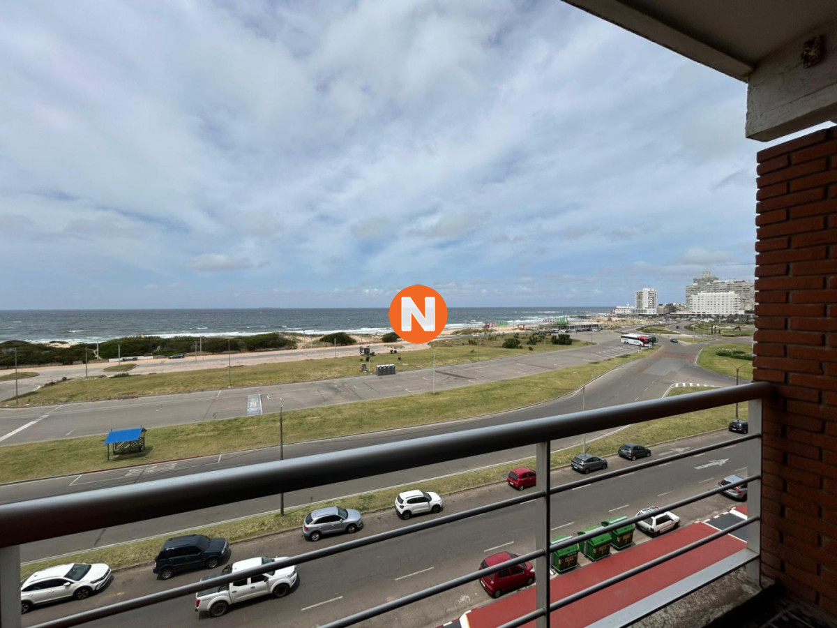 Apartamento Ref.225189 - Venta apartamento un dormitorio Punta del este playa Brava edificio Marenostrum vista al mar