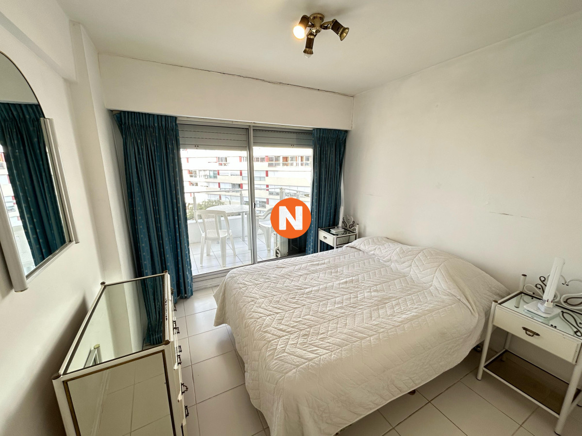 Apartamento Ref.225188 - Venta apartamento un dormitorio y medio punta del este edificio Triangulo Mansa