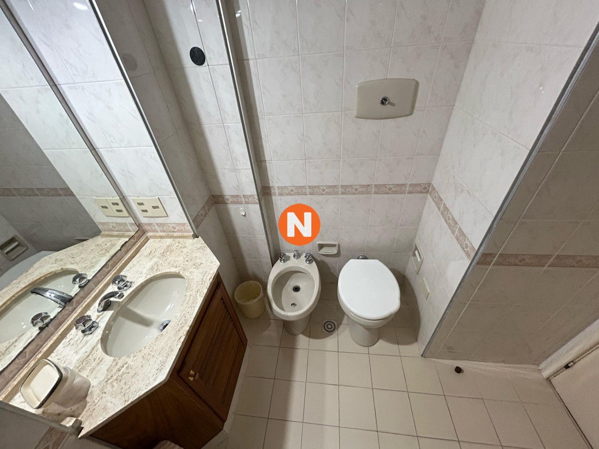 Apartamento Ref.225188 - Venta apartamento un dormitorio y medio punta del este edificio Triangulo Mansa