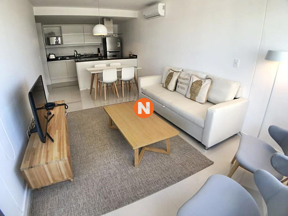 Apartamento Ref.225198 - Venta apartamento dos dormitorios Punta del este Playa Brava edificio Torre esmeralda