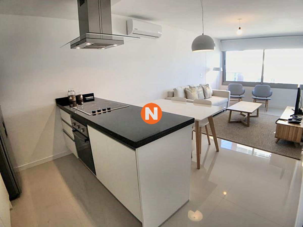 Apartamento Ref.225198 - Venta apartamento dos dormitorios Punta del este Playa Brava edificio Torre esmeralda