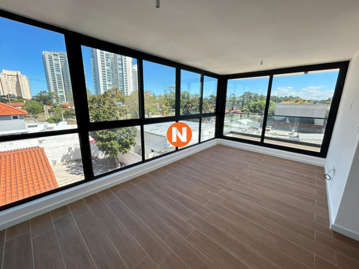 Apartamento Ref.225199 - Venta apartamento dos dormitorios Punta del este Playa Mansa Parrillero propio