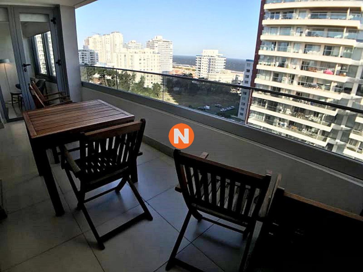 Apartamento Ref.225198 - Venta apartamento dos dormitorios Punta del este Playa Brava edificio Torre esmeralda