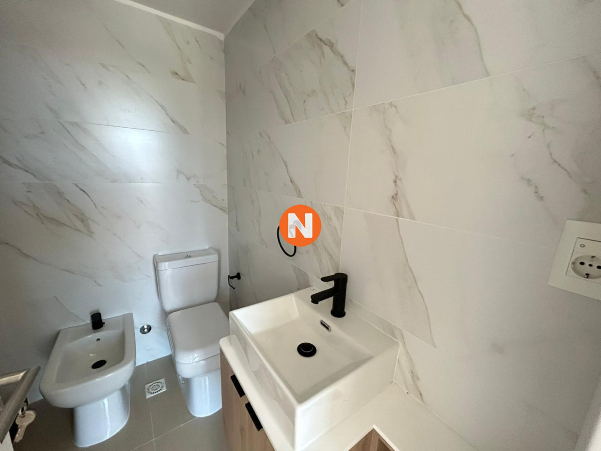 Apartamento Ref.225199 - Venta apartamento dos dormitorios Punta del este Playa Mansa Parrillero propio