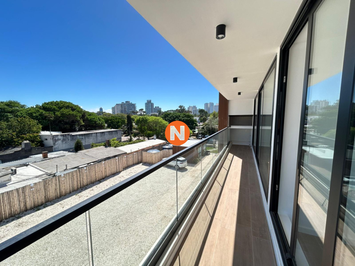 Apartamento Ref.225199 - Venta apartamento dos dormitorios Punta del este Playa Mansa Parrillero propio