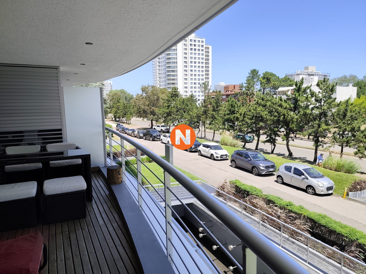Apartamento Ref.225195 - Venta apartamento dos dormitorios Punta del este edificio Tressesenta