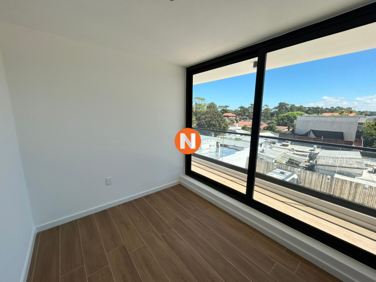 Apartamento Ref.225199 - Venta apartamento dos dormitorios Punta del este Playa Mansa Parrillero propio