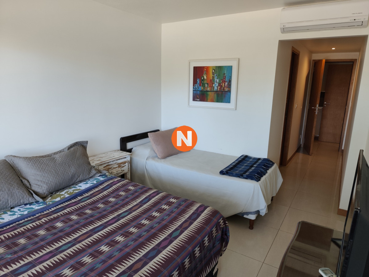 Apartamento Ref.225195 - Venta apartamento dos dormitorios Punta del este edificio Tressesenta
