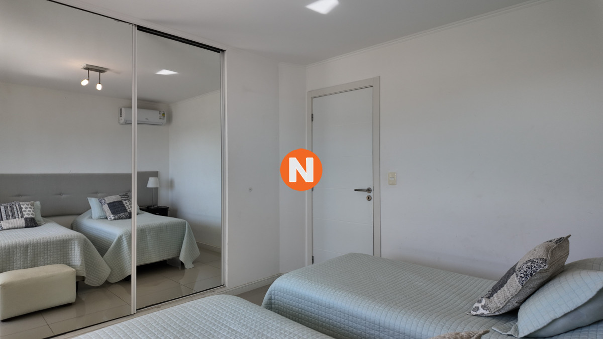 Apartamento Ref.225197 - Venta apartamento dos dormitorios Punta del Este Playa Brava edificio Wind Tower