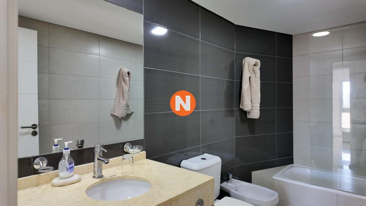 Apartamento Ref.225197 - Venta apartamento dos dormitorios Punta del Este Playa Brava edificio Wind Tower