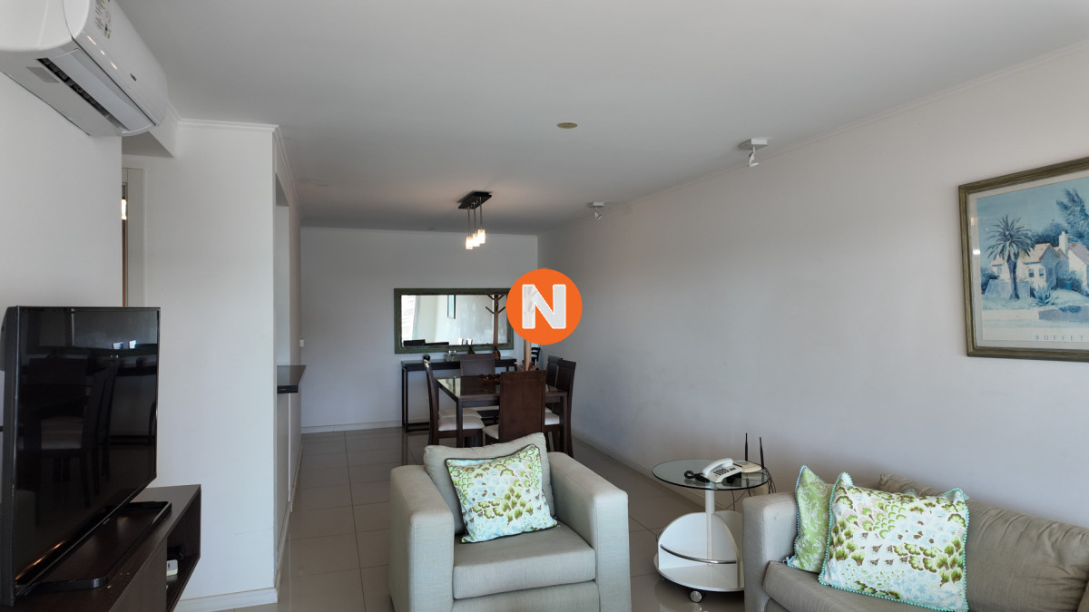 Apartamento Ref.225197 - Venta apartamento dos dormitorios Punta del Este Playa Brava edificio Wind Tower