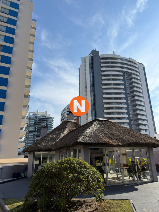 Apartamento Ref.225216 - APARTAMENTO 2 DORMITORIOS EN PUNTA DEL ESTE EN VENTA A PASOS DEL MAR