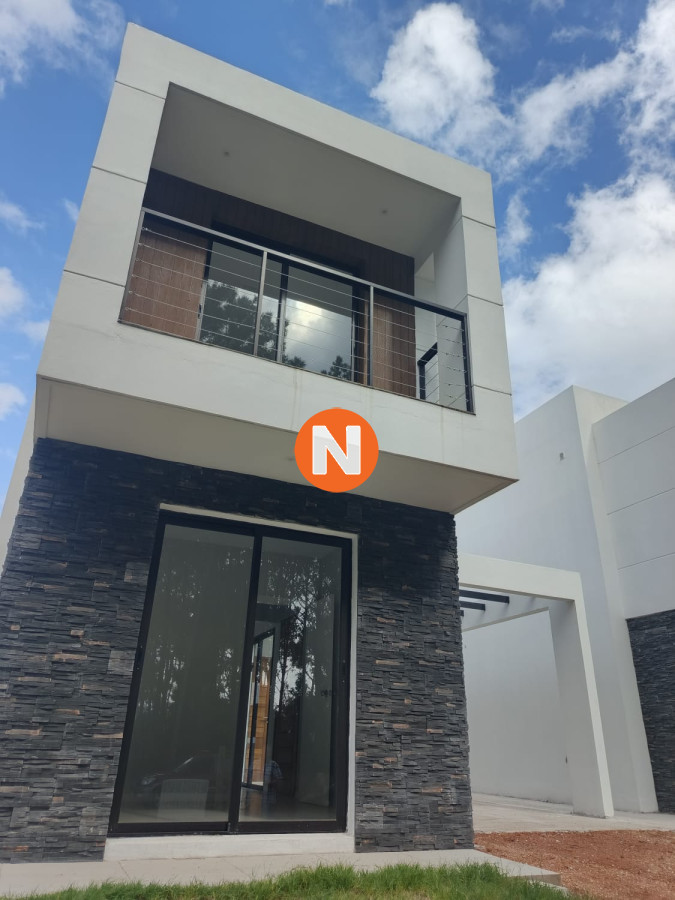 Casa Ref.223847 - Venta casa tres dormitorios Punta del este Parque Burnett a estrenar