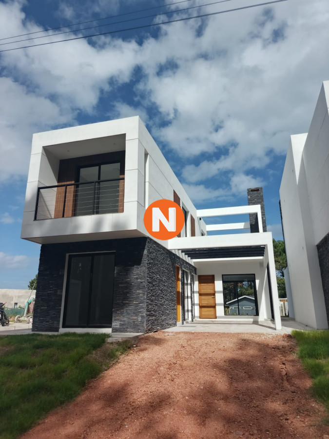 Casa Ref.223847 - Venta casa tres dormitorios Punta del este Parque Burnett a estrenar