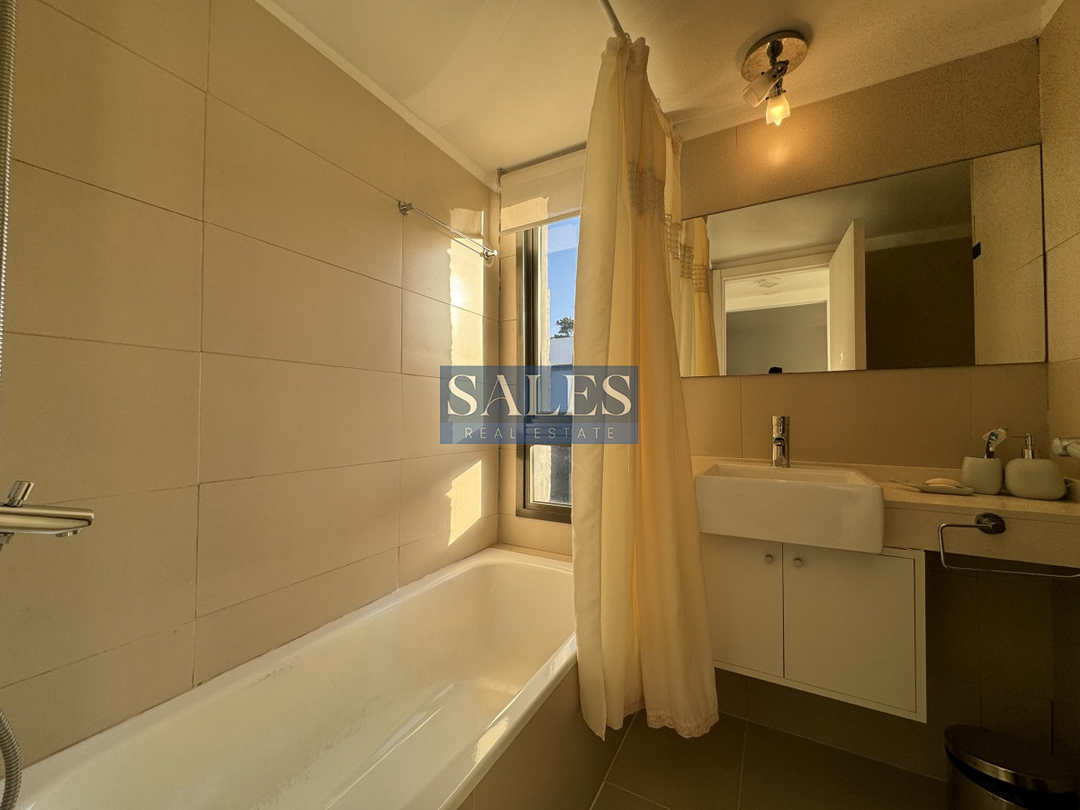 Apartamento ID.1288 - Apartamento en Punta del Este de 2 dormitorios a solo 1000 metros del mar.