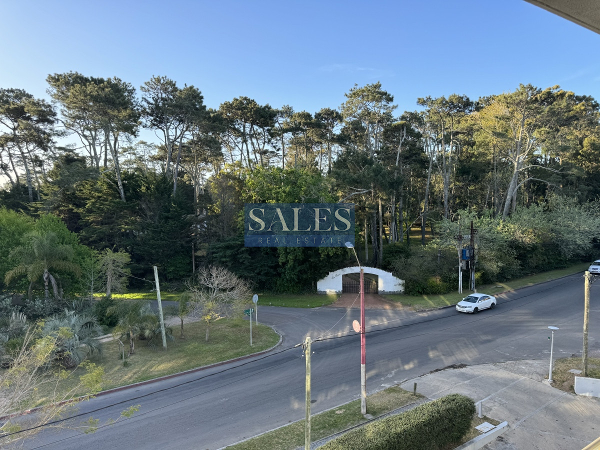 Apartamento ID.1288 - Apartamento en Punta del Este de 2 dormitorios a solo 1000 metros del mar.