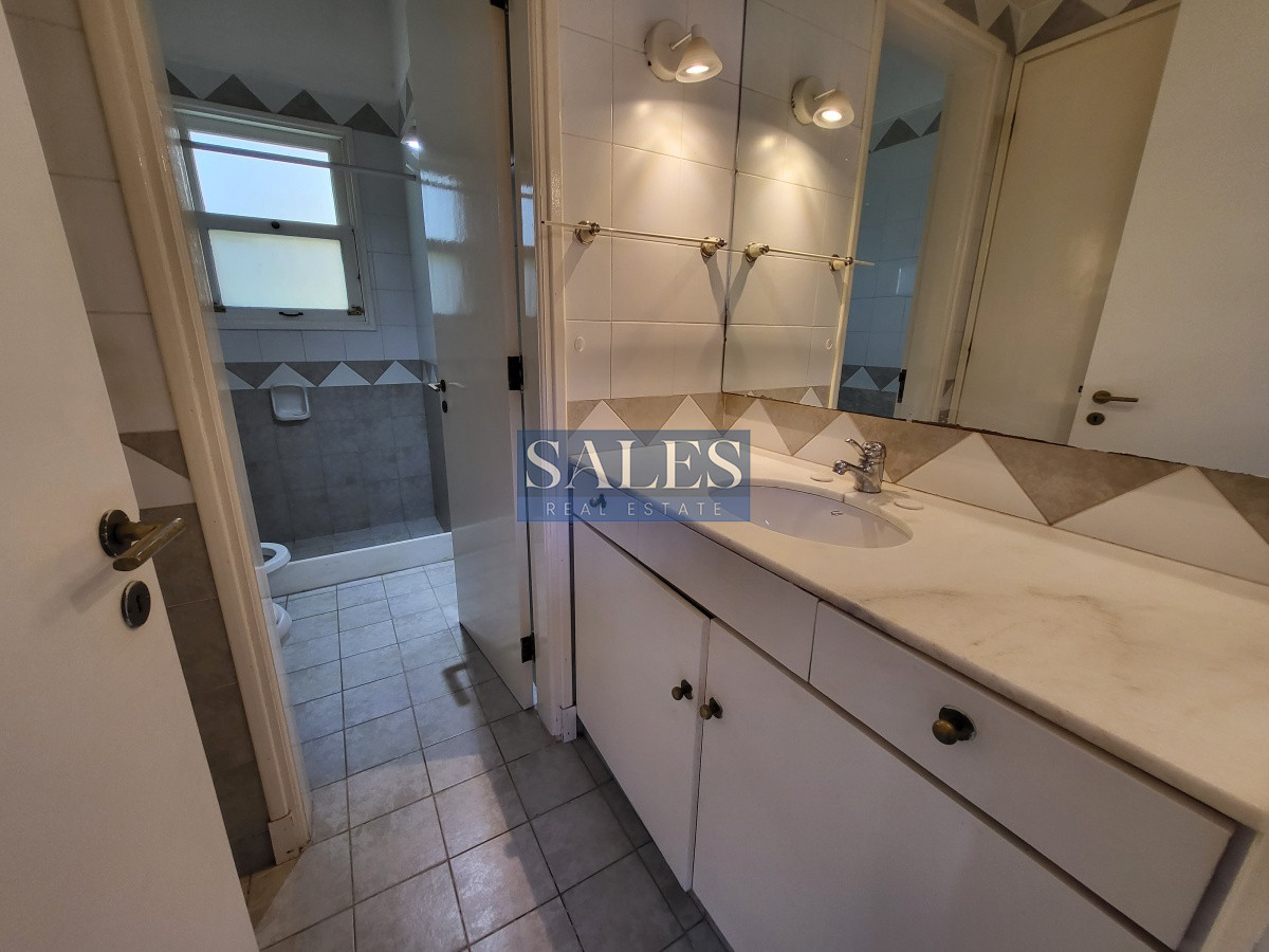 Casa ID.1460 - Venta casa cuatro dormitorios Punta del este barrio Arbolada parrillero y gran terreno