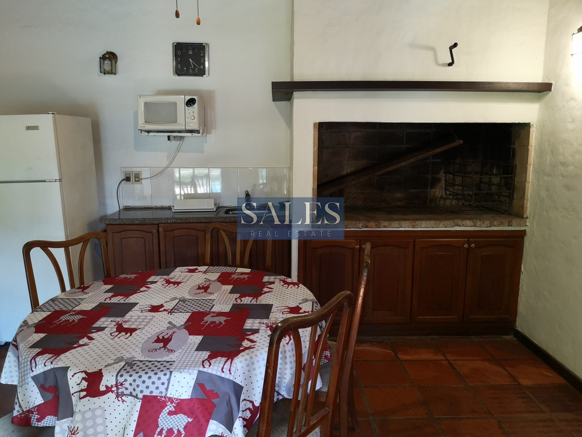 Casa ID.1412 - Venta casa cuatro dormitorios Punta del Este con piscina