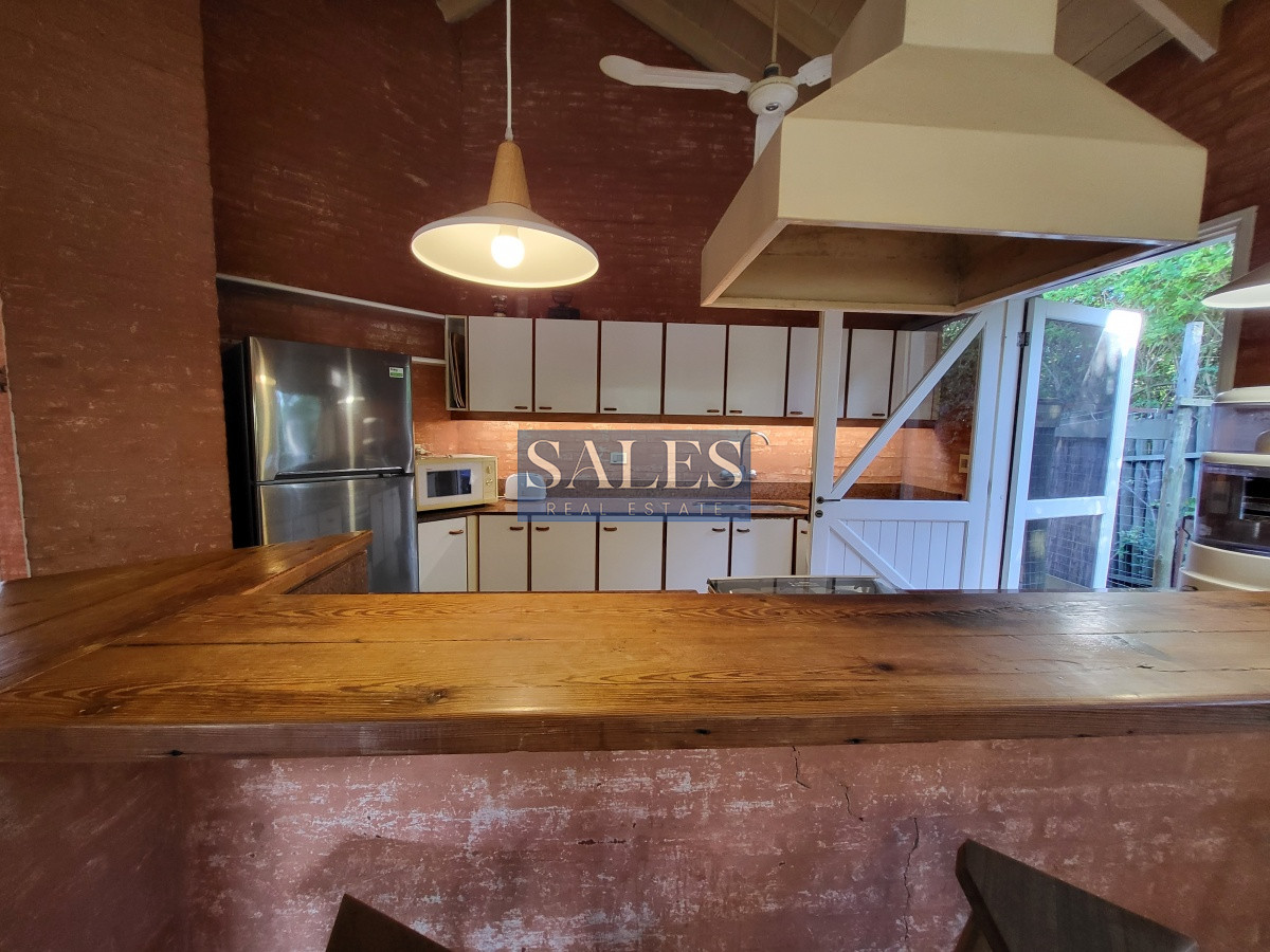 Casa ID.1460 - Venta casa cuatro dormitorios Punta del este barrio Arbolada parrillero y gran terreno