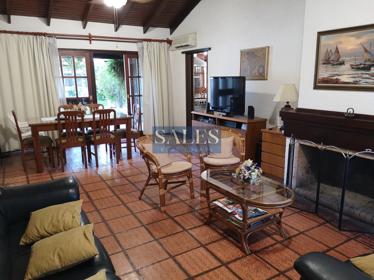 Casa ID.1412 - Venta casa cuatro dormitorios Punta del Este con piscina