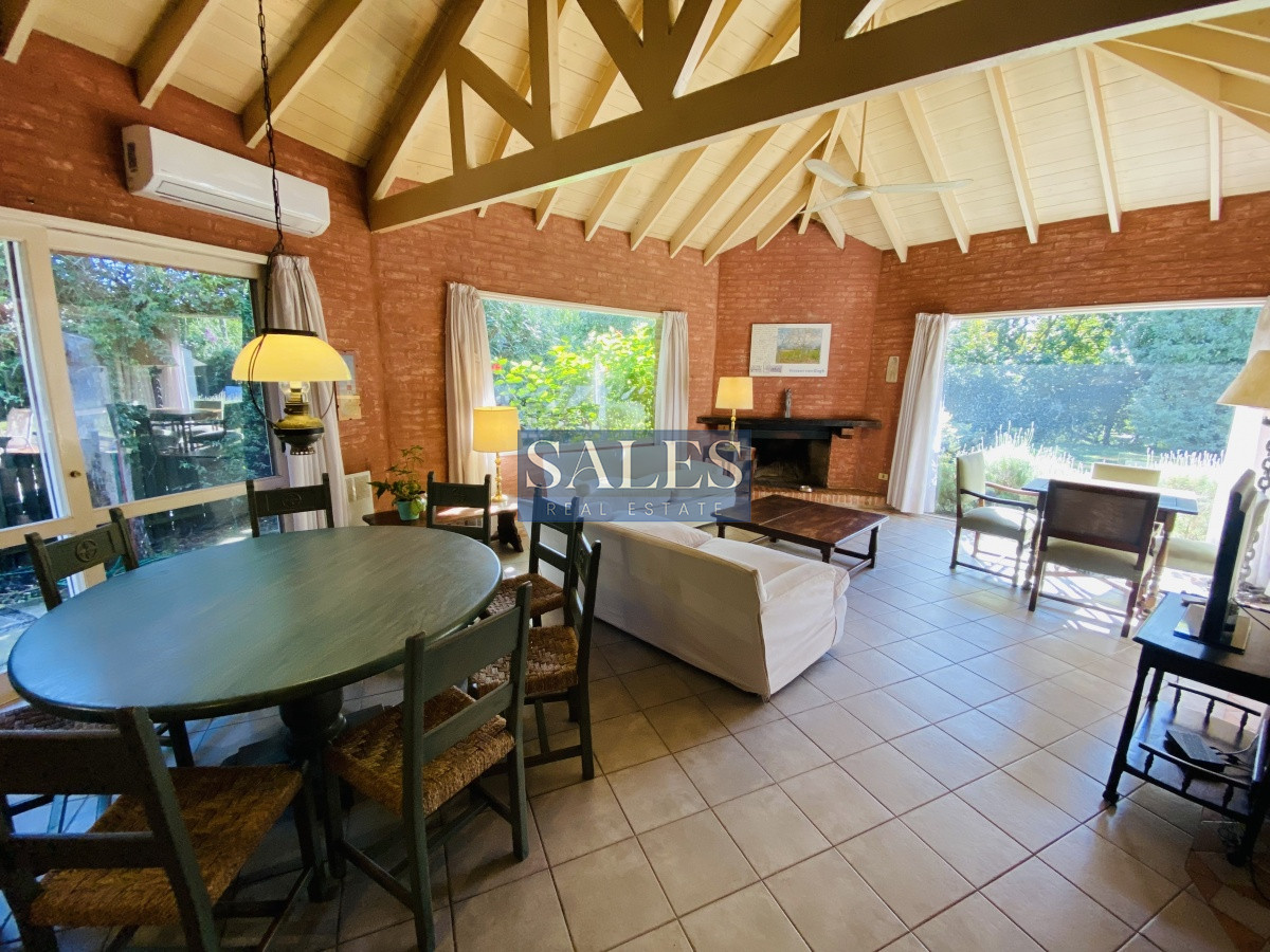 Casa ID.1460 - Venta casa cuatro dormitorios Punta del este barrio Arbolada parrillero y gran terreno