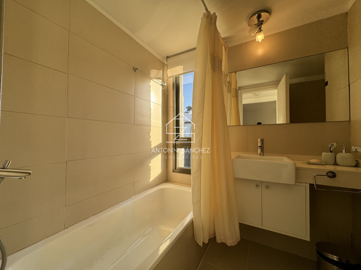 Apartamento ID.2430 - Apartamento en Punta del Este de 2 dormitorios a solo 1000 metros del mar.