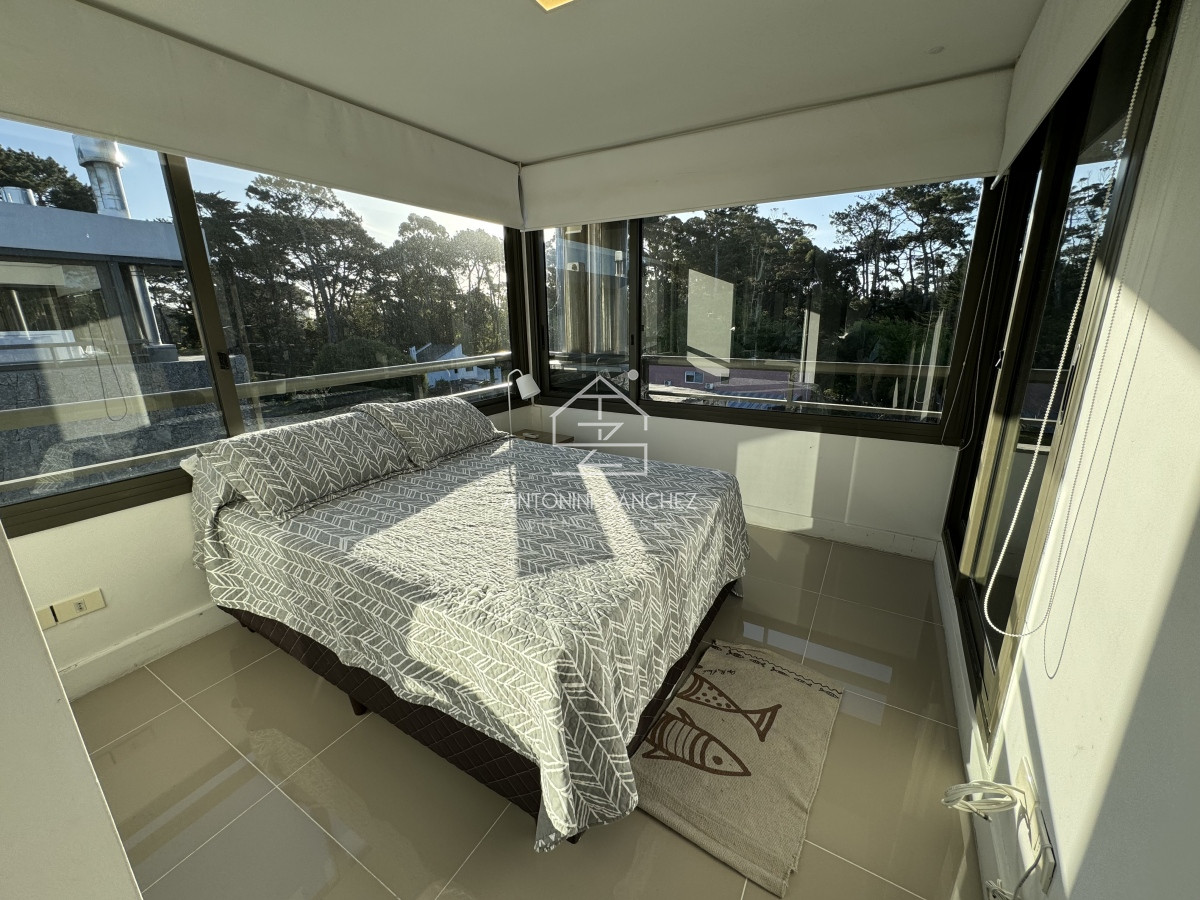 Apartamento ID.2430 - Apartamento en Punta del Este de 2 dormitorios a solo 1000 metros del mar.