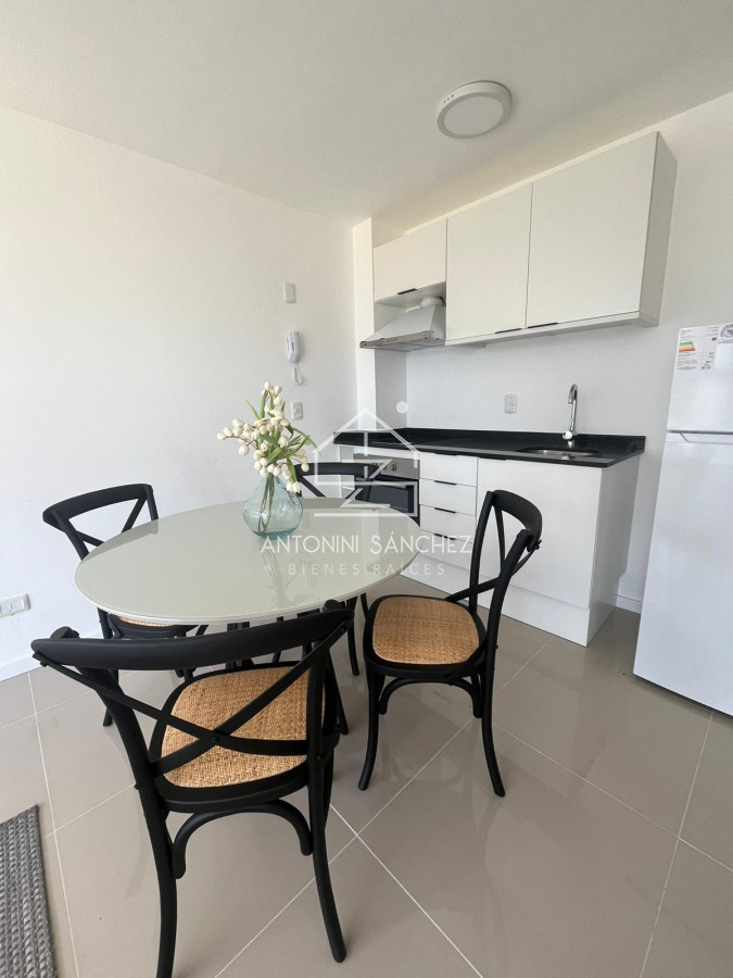 Apartamento ID.2384 - Oportunidad en venta Punta del Este edificio Otto Uno 1 dormitorio con cochera
