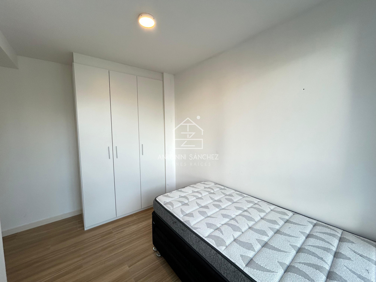Apartamento ID.2431 - Venta apartamento dos dormitorios punta del este playa brava edificio siglo sol ii 