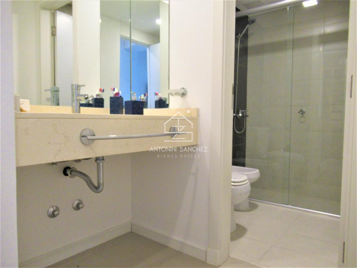 Apartamento ID.2416 - VENTA APARTAMENTO DOS DORMITORIOS PUNTA DEL ESTE EDIFICIO WIND TOWER