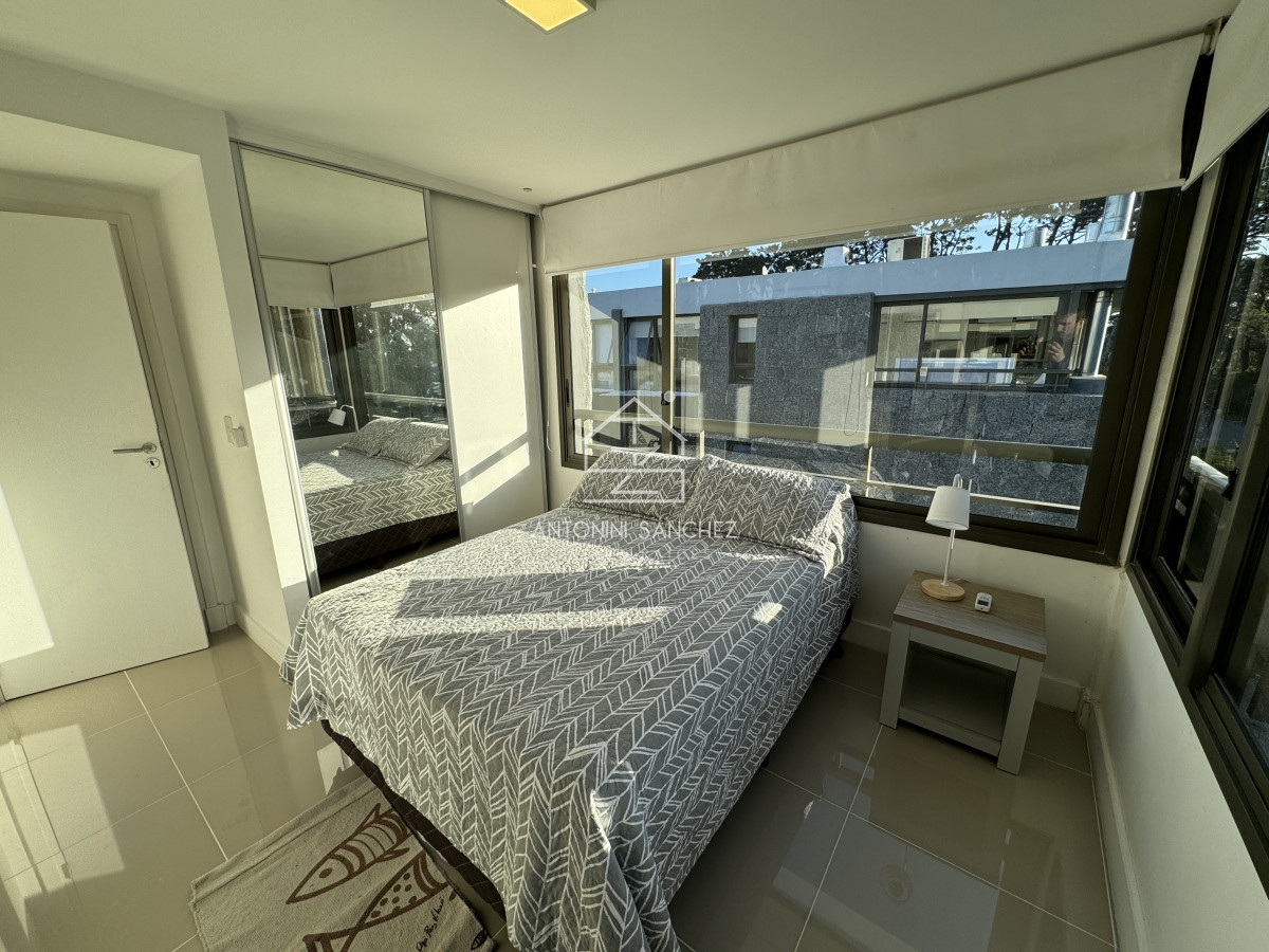 Apartamento ID.2430 - Apartamento en Punta del Este de 2 dormitorios a solo 1000 metros del mar.