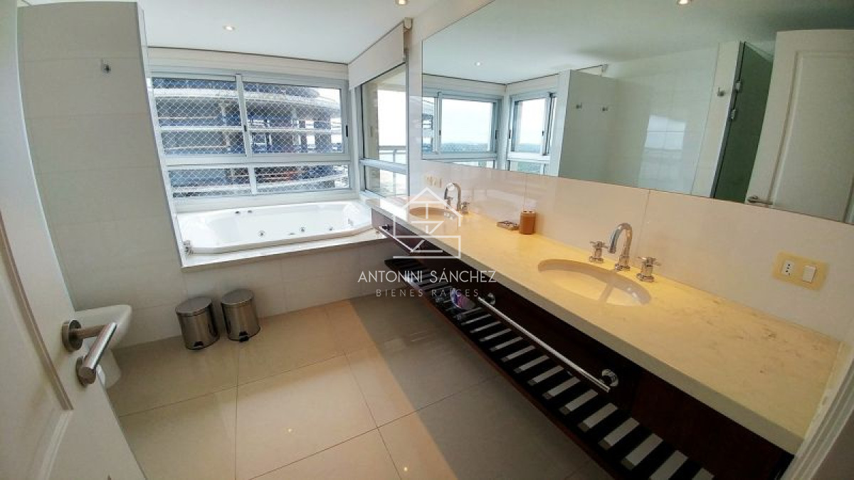 Apartamento ID.3201 - Exclusivo departamento en venta Playa Brava 4 dormitorios - Torre Lobos