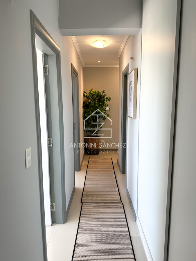 Apartamento ID.2148 - Penthouse en Venta de 3 Dormitorios en Punta del Este