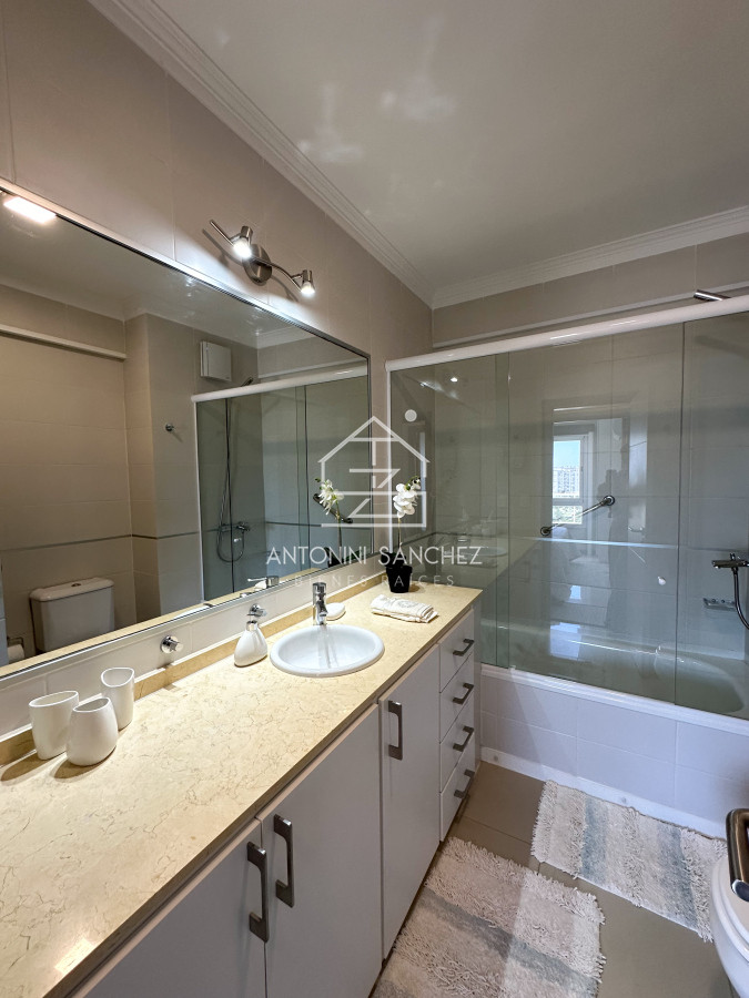 Apartamento ID.2148 - Penthouse en Venta de 3 Dormitorios en Punta del Este