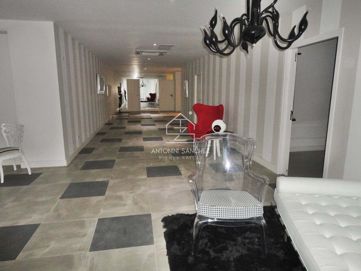 Apartamento ID.2430 - Apartamento en Punta del Este de 2 dormitorios a solo 1000 metros del mar.