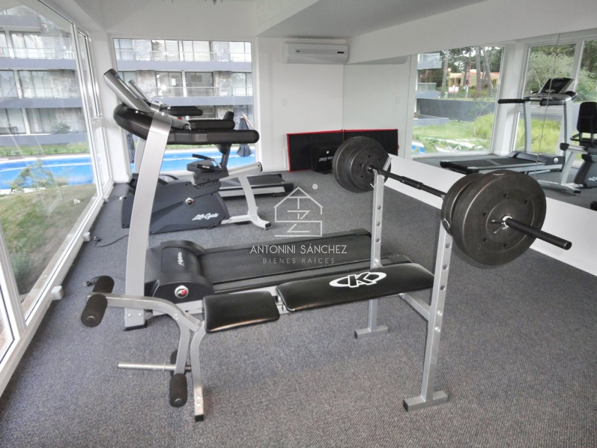 Apartamento ID.2430 - Apartamento en Punta del Este de 2 dormitorios a solo 1000 metros del mar.