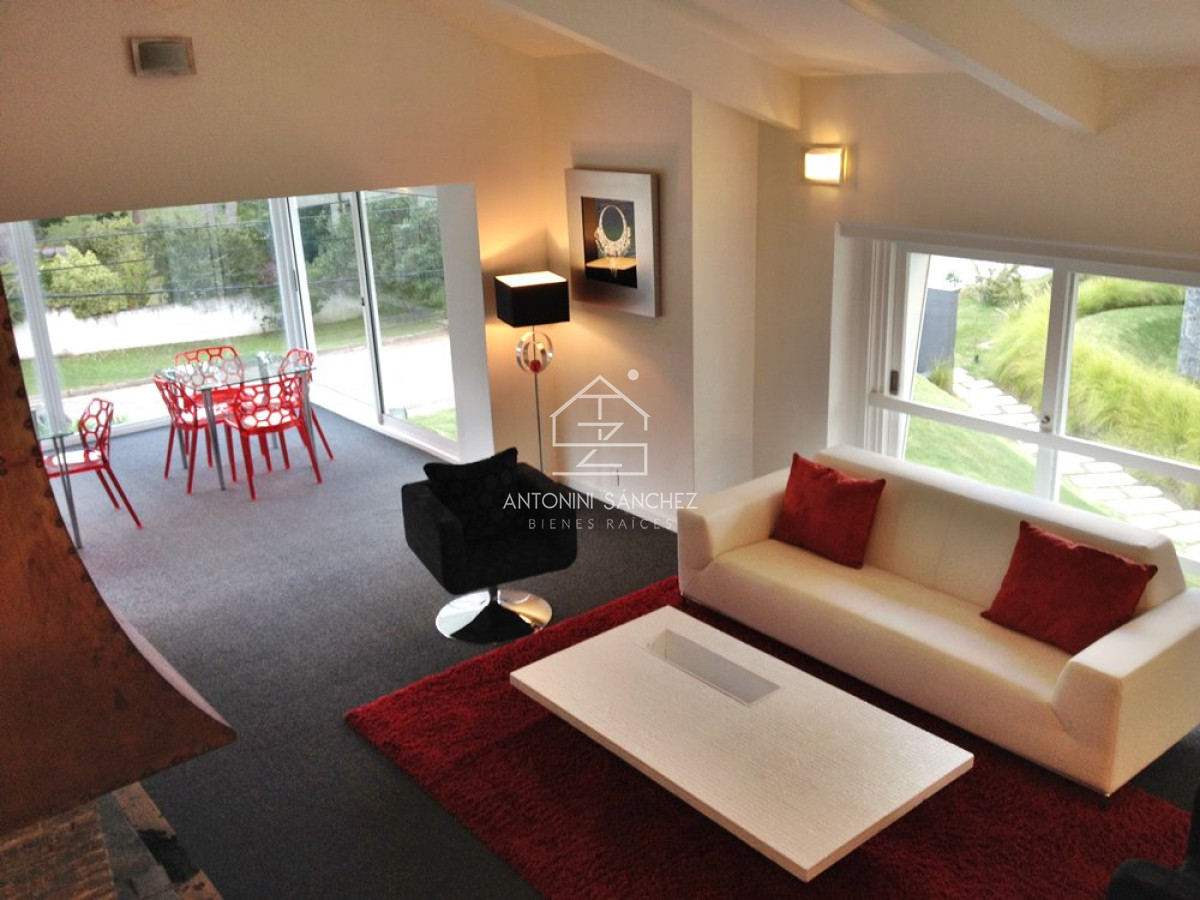 Apartamento ID.2430 - Apartamento en Punta del Este de 2 dormitorios a solo 1000 metros del mar.