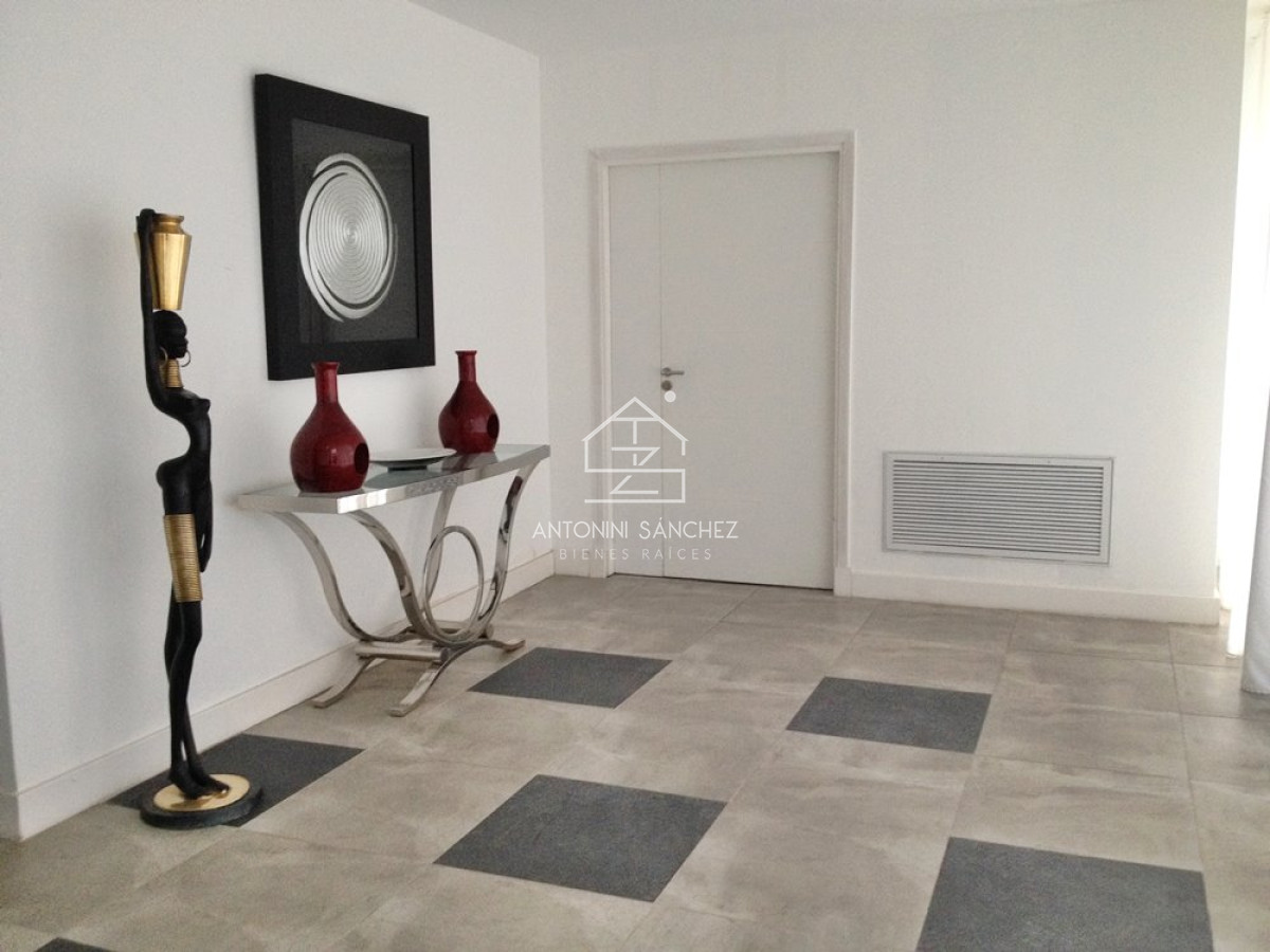 Apartamento ID.2430 - Apartamento en Punta del Este de 2 dormitorios a solo 1000 metros del mar.