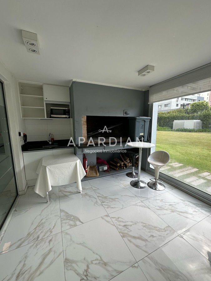 Apartamento ID.21097656 - Espectacular apartamento en venta con vista a la Isla Gorriti en Punta del Este de 2 dormitorios 2 baños cochera incluida
