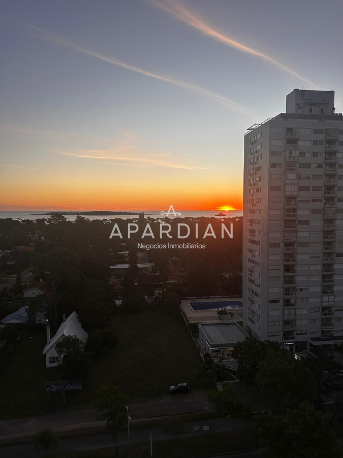 Apartamento ID.21097656 - Espectacular apartamento en venta con vista a la Isla Gorriti en Punta del Este de 2 dormitorios 2 baños cochera incluida