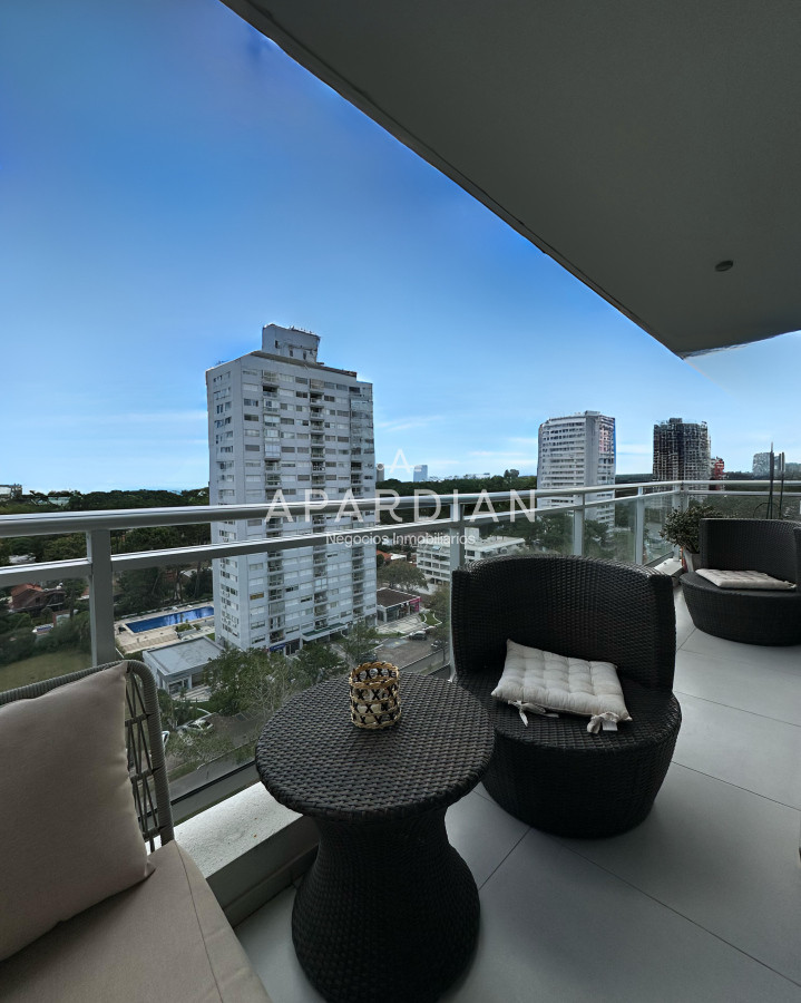 Apartamento ID.21097656 - Espectacular apartamento en venta con vista a la Isla Gorriti en Punta del Este de 2 dormitorios 2 baños cochera incluida
